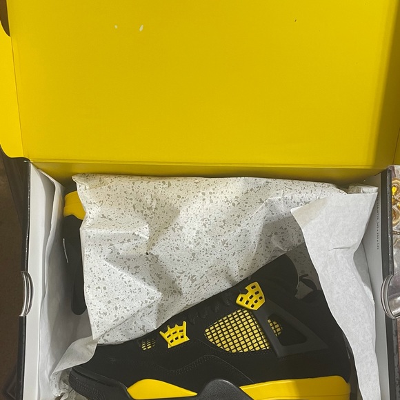 Air Jordan 4 Retro 'Thunder' 2023 - Picture 5 of 6